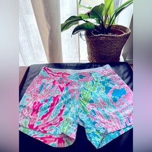 Callahan shorts in let’s cha cha coral EUC